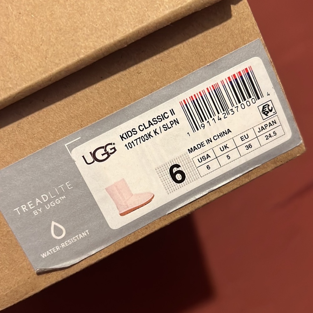 Barely used uggs boots - Picture 4 of 4